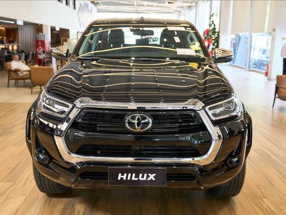TOYOTA HILUX 2.8 D-4D TURBO DIESEL CD SRX PLUS 4X4 AUTOMÁTICO TOYOTA HILUX 2.8 D-4D TURBO DIESEL CD SRX PLUS 4X4 AUTOMÁTICO